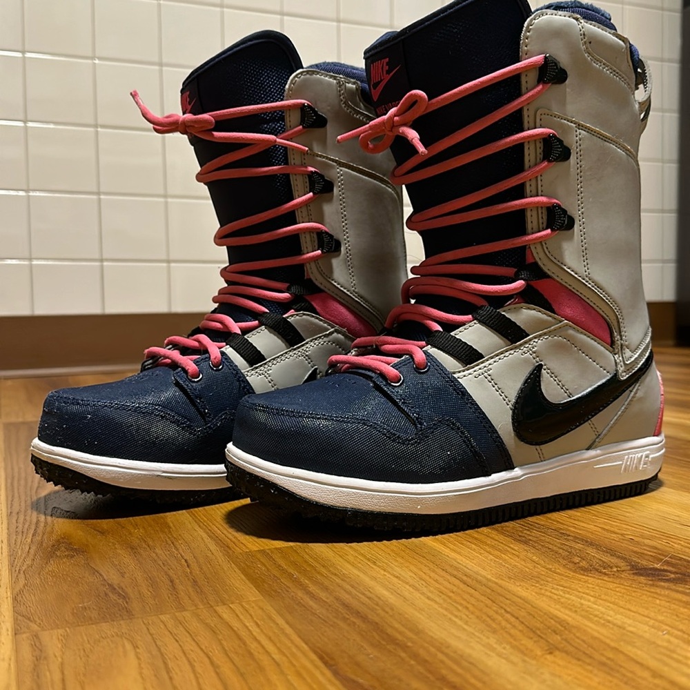 LIKE NEW Nike Vapen Snowboard Boots
